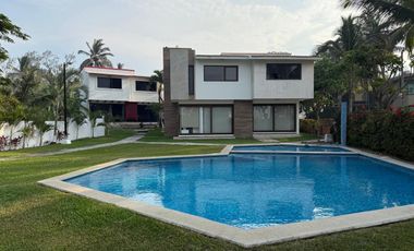 RINCON DEL CONCHAL, Casa en RENTA en conjunto con alberca y muelle al rio del Estero