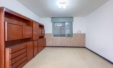 Casa reciclada   local, 2 dormitorios, terraza y parrilla, pasos de bvd Segui