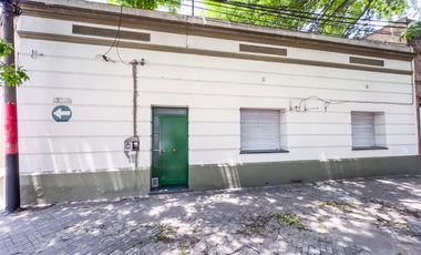 Casa reciclada   local, 2 dormitorios, terraza y parrilla, pasos de bvd Segui