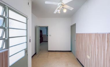 Casa reciclada   local, 2 dormitorios, terraza y parrilla, pasos de bvd Segui