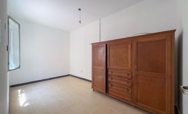 Casa reciclada   local, 2 dormitorios, terraza y parrilla, pasos de bvd Segui