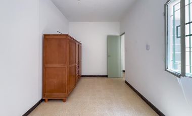 Casa reciclada   local, 2 dormitorios, terraza y parrilla, pasos de bvd Segui