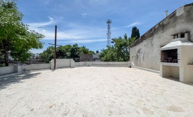 Casa reciclada   local, 2 dormitorios, terraza y parrilla, pasos de bvd Segui