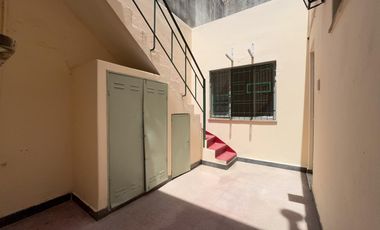 Casa reciclada   local, 2 dormitorios, terraza y parrilla, pasos de bvd Segui