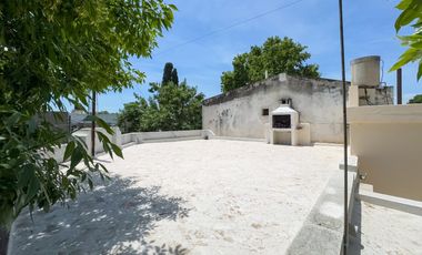 Casa reciclada   local, 2 dormitorios, terraza y parrilla, pasos de bvd Segui