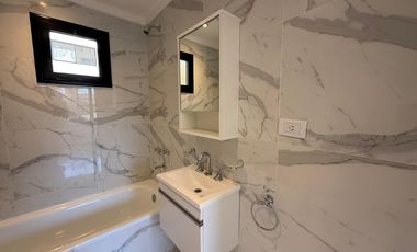 Departamento tres ambientes a la venta en Wilde