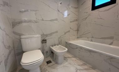 Departamento tres ambientes a la venta en Wilde