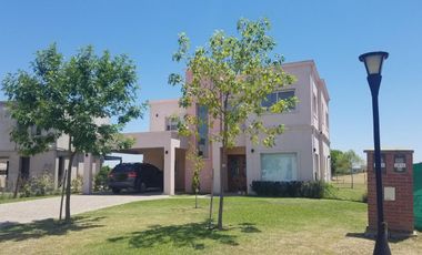 Casa 5 Amb, en Venta Los Molinos - Haras de Santa María
