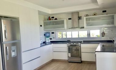 Casa 5 Amb, en Venta Los Molinos - Haras de Santa María