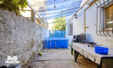 Casa en venta en Villa Adelina 3 ambientes, con cochera y fondo. Lote 10x22.