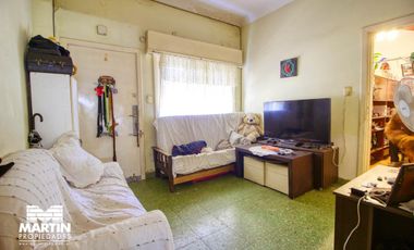 Casa en venta en Villa Adelina 3 ambientes, con cochera y fondo. Lote 10x22.