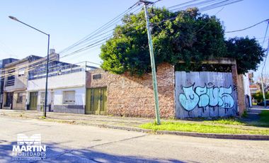 Casa en venta en Villa Adelina 3 ambientes, con cochera y fondo. Lote 10x22.