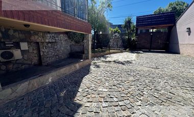 Venta Casa 6 ambientes de categoria en Florencio Varela.