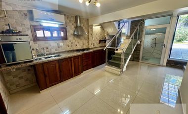 Venta Casa 6 ambientes de categoria en Florencio Varela.