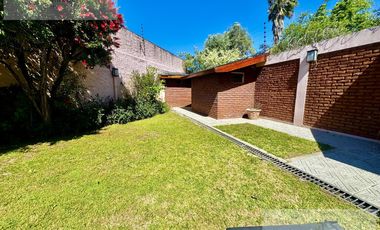 Venta Casa 6 ambientes de categoria en Florencio Varela.