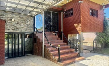 Venta Casa 6 ambientes de categoria en Florencio Varela.