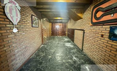 Venta Casa 6 ambientes de categoria en Florencio Varela.