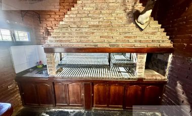 Venta Casa 6 ambientes de categoria en Florencio Varela.