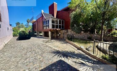 Venta Casa 6 ambientes de categoria en Florencio Varela.