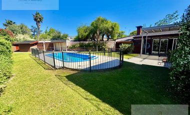 Venta Casa 6 ambientes de categoria en Florencio Varela.