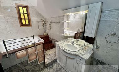 Venta Casa 6 ambientes de categoria en Florencio Varela.