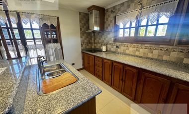 Venta Casa 6 ambientes de categoria en Florencio Varela.