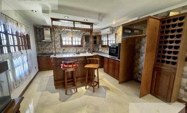 Venta Casa 6 ambientes de categoria en Florencio Varela.