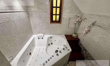 Venta Casa 6 ambientes de categoria en Florencio Varela.