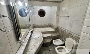 Venta Casa 6 ambientes de categoria en Florencio Varela.