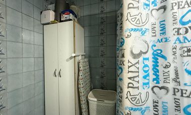 Casa de cinco ambientes con cochera y terraza en venta en Bernal