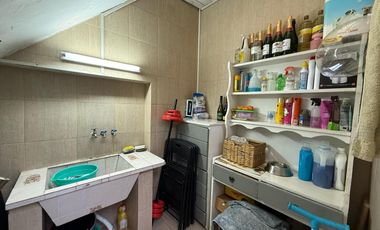 Casa de cinco ambientes con cochera y terraza en venta en Bernal