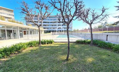 Departamento en Condominio Civis venta 2 ambientes toillete y habitación en suite cochera y balcon