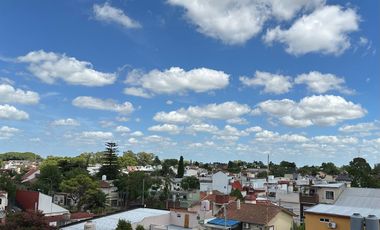 Hermoso 2 Ambientes con Piscina, Jardín y Balcón – Excelente Ubicación