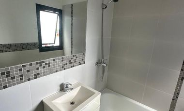 Hermoso 2 Ambientes con Piscina, Jardín y Balcón – Excelente Ubicación