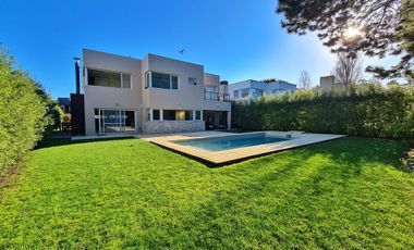 Casa 4  amb   escritorio c/ Pisicina Climatizada - Rumenco