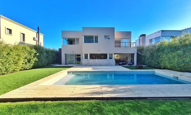 Casa 4  amb   escritorio c/ Pisicina Climatizada - Rumenco