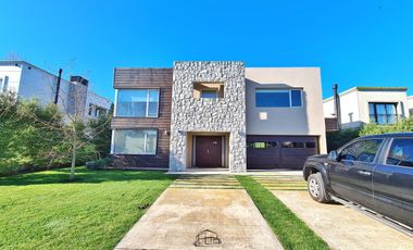 Casa 4  amb   escritorio c/ Pisicina Climatizada - Rumenco