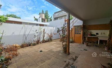 Casa de 5 ambientes ideal 2 familias.