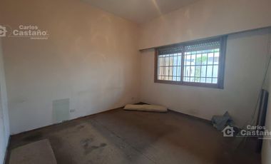 Casa de 5 ambientes ideal 2 familias.