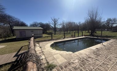 Casa en Venta con pileta y Quincho