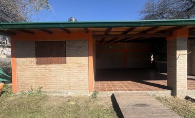 Casa en Venta con pileta y Quincho