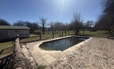 Casa en Venta con pileta y Quincho