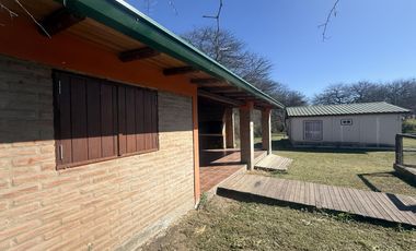 Casa en Venta con pileta y Quincho