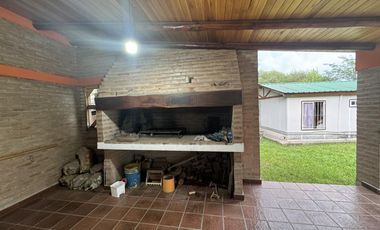 Casa en Venta con pileta y Quincho