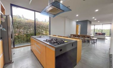 Casa Campestre en venta, Loma del Escobero – Envigado JCR