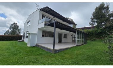 Casa Campestre de Alto Nivel en El Escobero – Envigado JCR