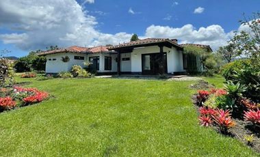 Vendo hermosa casa campestre 1 piso La Ceja a 5 mins. del parque