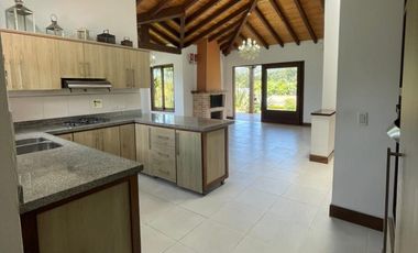 Vendo hermosa casa campestre 1 piso La Ceja a 5 mins. del parque