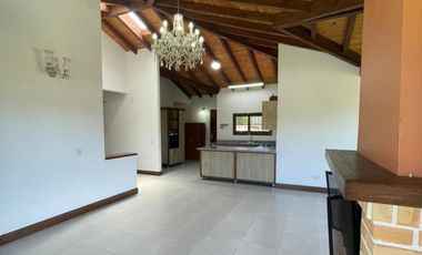 Vendo hermosa casa campestre 1 piso La Ceja a 5 mins. del parque