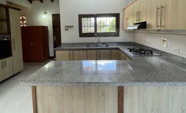 Vendo hermosa casa campestre 1 piso La Ceja a 5 mins. del parque